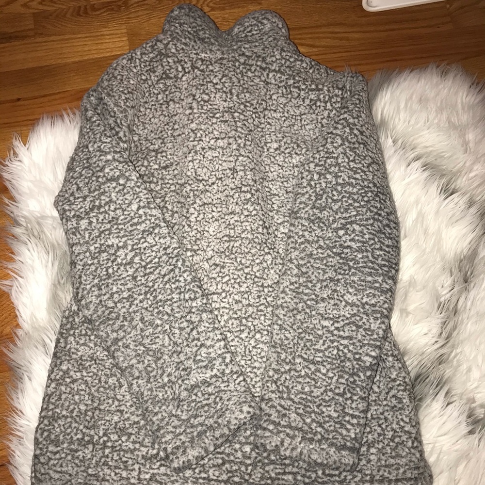 Fuzzy pullover - Picture 3 of 3